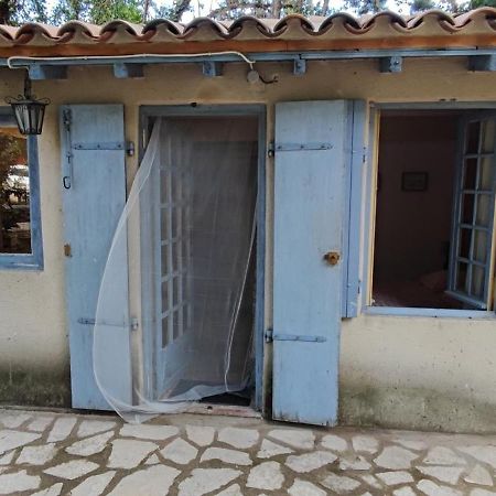 Cabanon St Joseph, 2 Personnes Villa Boulbon Exterior foto
